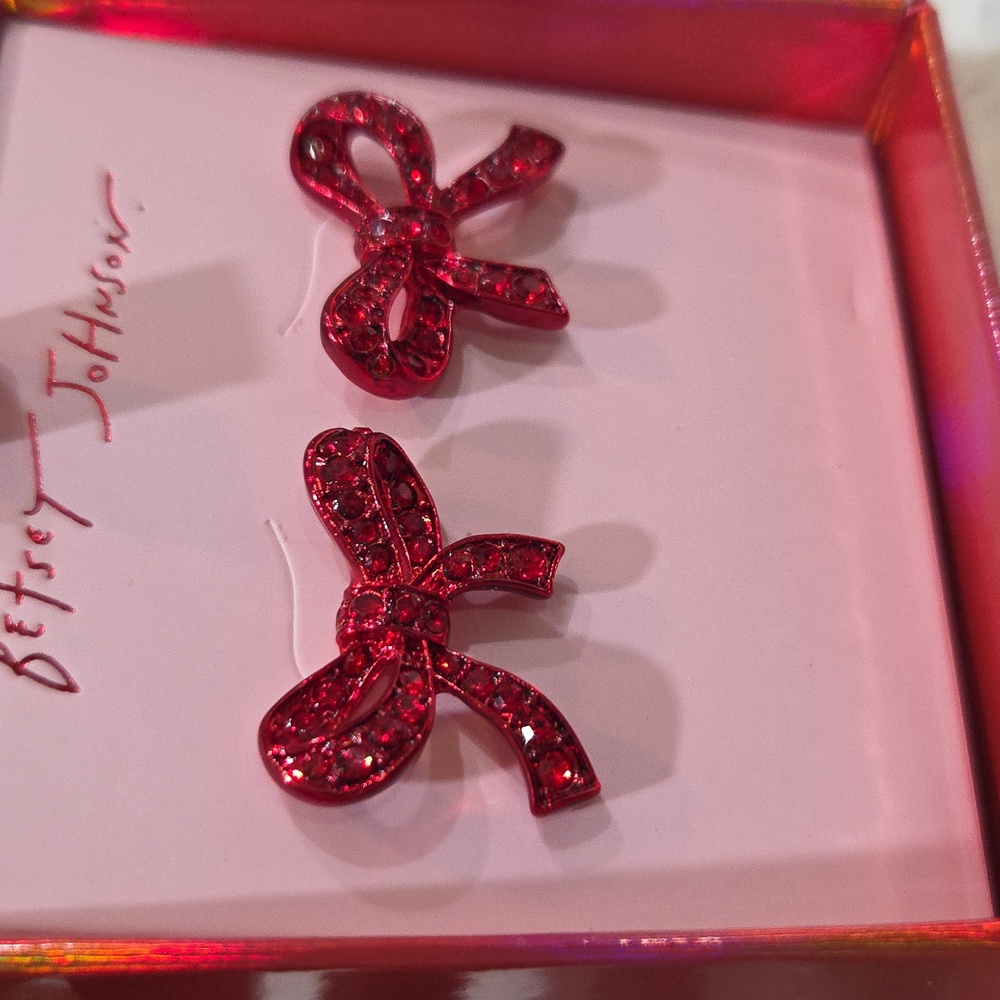 ❤️🔹Betsey Johnson 🔹️Love Spell Red Bow Stud Earrings Crystal Accents - Picture 10 of 12